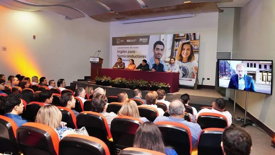 Inauguración del curso de inglés especializado en semiconductores en colaboración con Arizona State University.